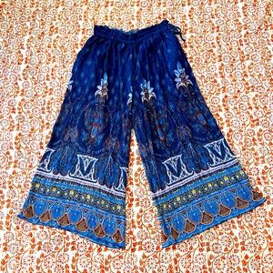 Like new Free People floral paisley printed print wide leg cropped pants